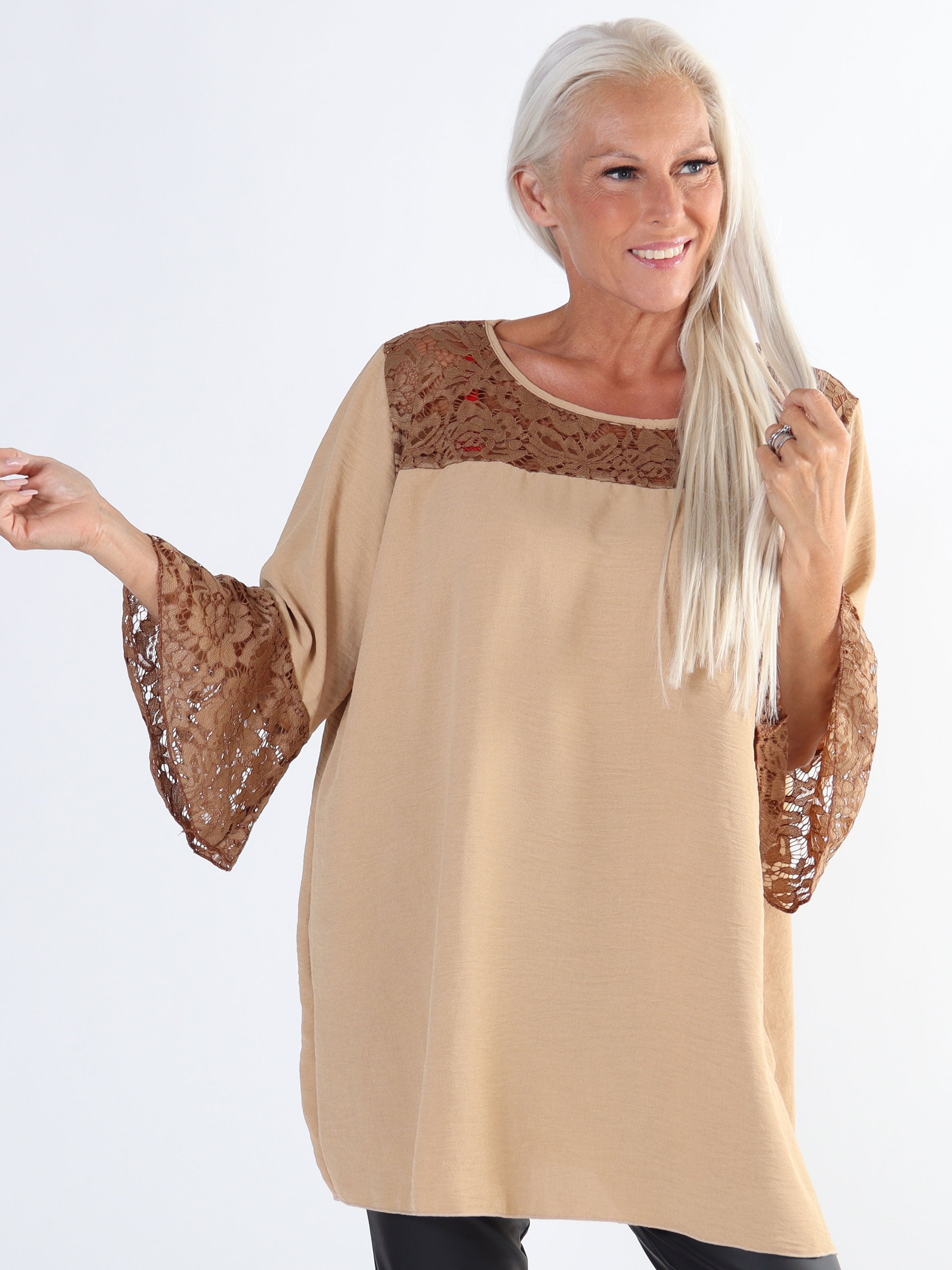 Amanda - Sød simpel plus size tunika med blonde